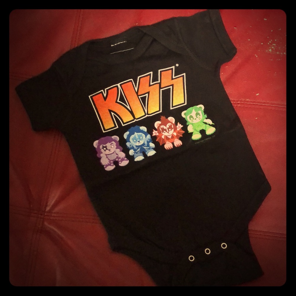 NEW tagless 6mo Black KISS Onesie